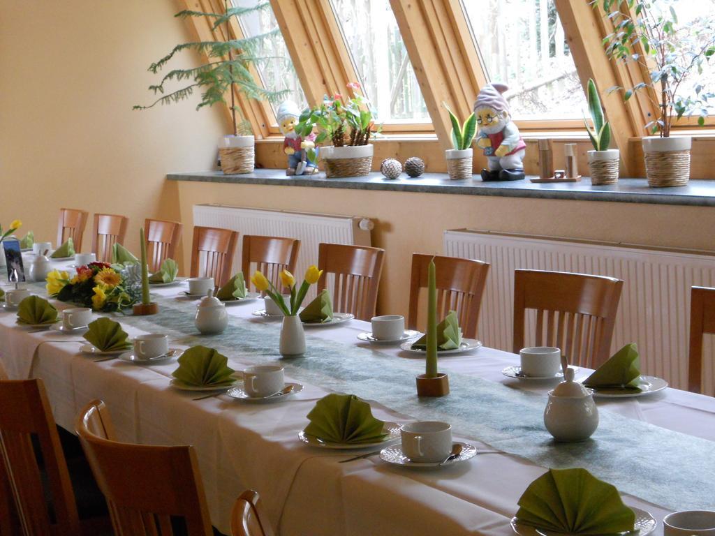 Hotel Restaurant Zwergschloesschen Гера Екстериор снимка