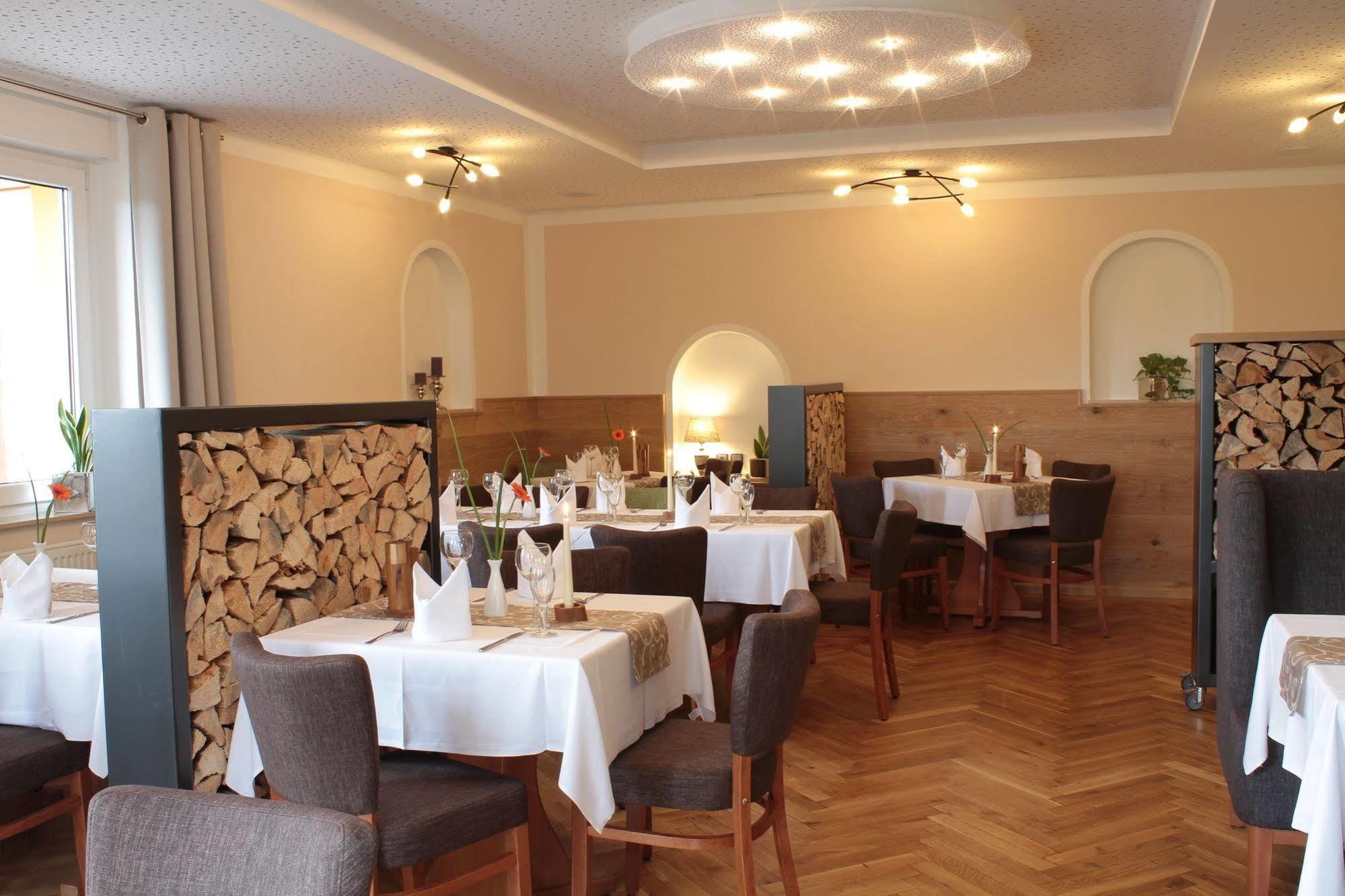 Hotel Restaurant Zwergschloesschen Гера Екстериор снимка